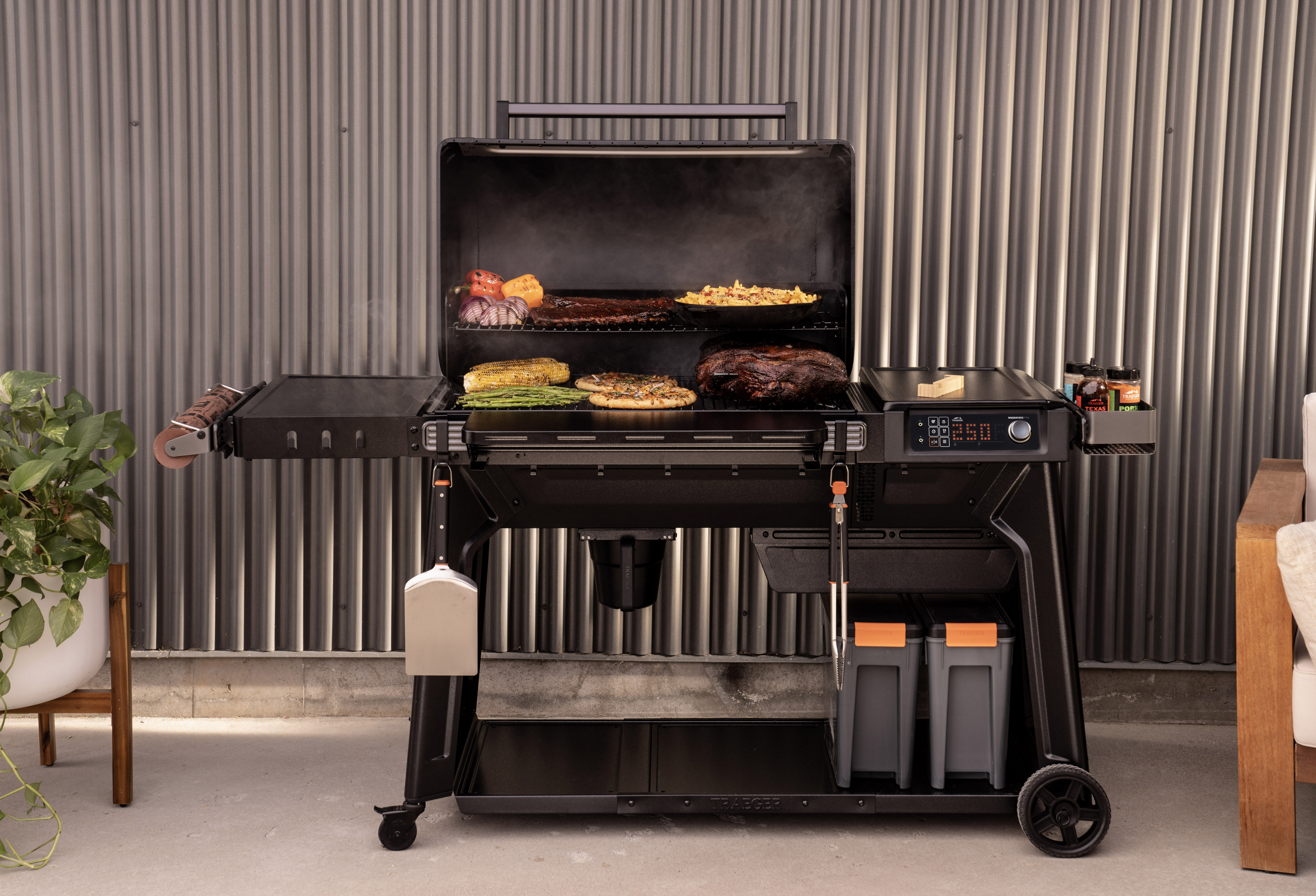 Traeger Grills introduceert: The Woodridge Serie.