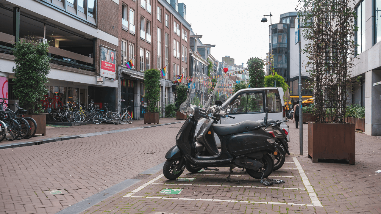 Student betaalt tot € 2.500,- per jaar voor scooterverzekering: jaarpremie soms gelijk aan aanschaf
