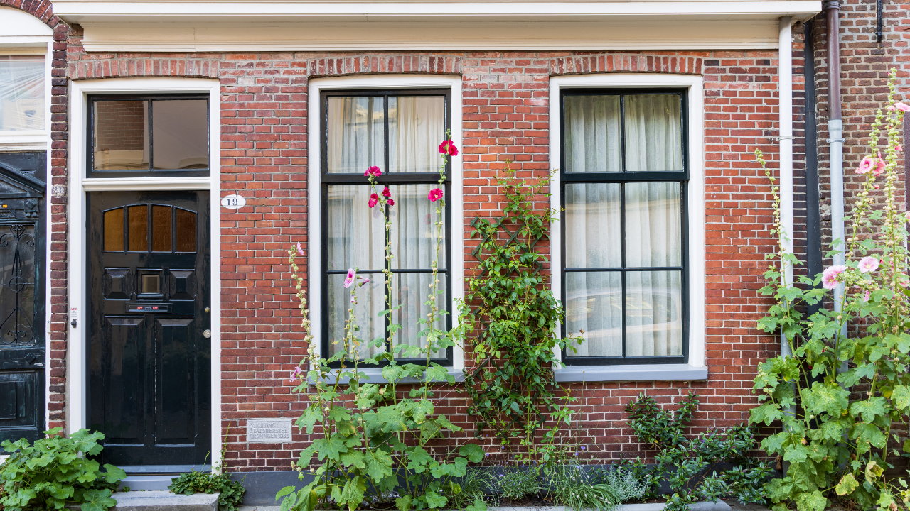 Bijna 70% van de 55-plussers laat huis bewaken door buren tijdens zomervakantie