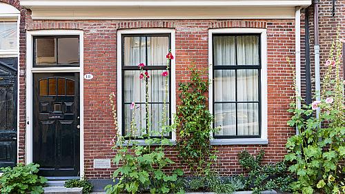 Bijna 70% van de 55-plussers laat huis bewaken door buren tijdens zomervakantie