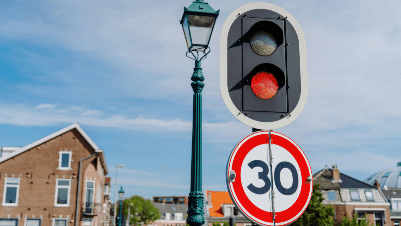 Ruim 7,6 miljoen verkeersboetes in 2025, goed voor ruim 900 miljoen euro