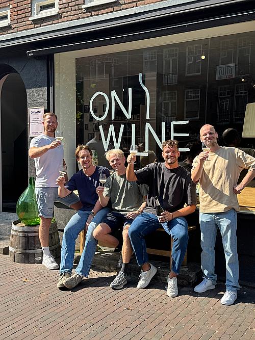 Wijndrinkers financieren eigen wijnwinkel in Amsterdam West