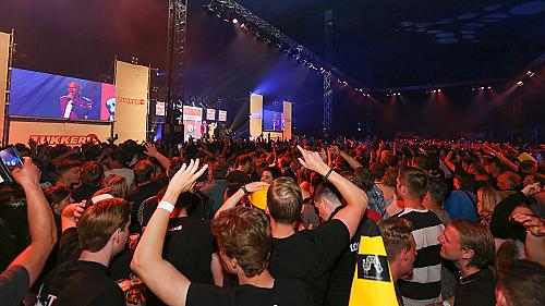 Ria Schuitmaker keert terug met piratenhit 'Als de nacht begint'