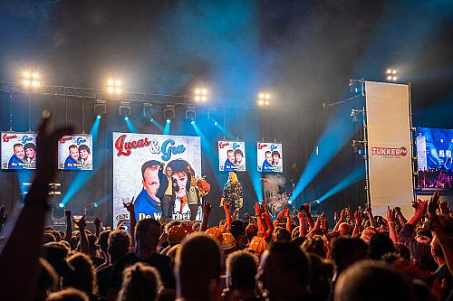 Tukker FM keert op 18 september 2027 terug naar Pekela met de Donders Dikke Tent Party