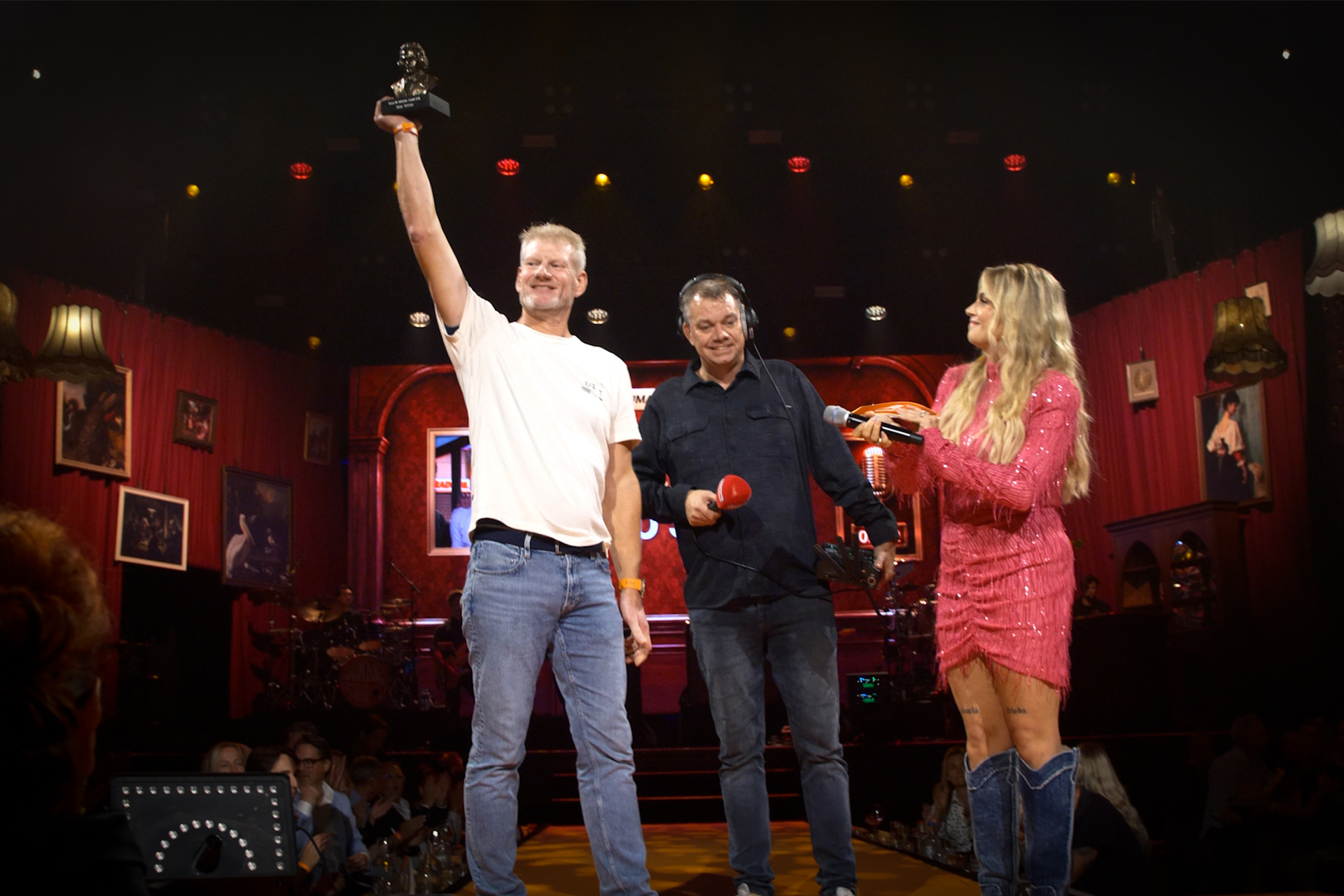 Nico Silvius wint Industrie Award 2026 tijdens Buma NL Awards