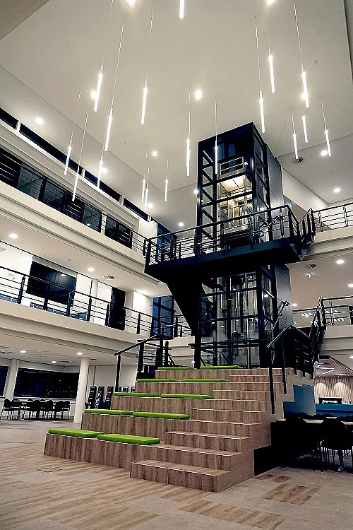 Atrium-podium